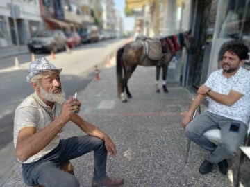 Cezalardan yılmayan atlı kovboy yeni atıyla sahnede
