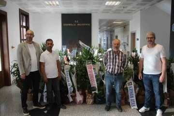 CHP’li Başkana gelen tebrik çiçekleri Abdurrahmanlar imamına ev oluyor
