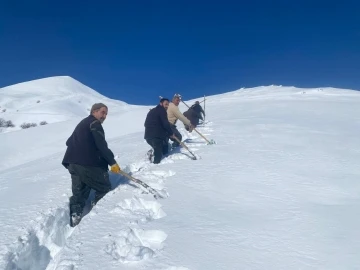 Çığ düştü, mahalle 3 gün susuz kaldı
