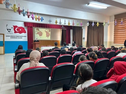 Çıldır Devlet Hastanesi’nden öğrencilere sağlık eğitimi
