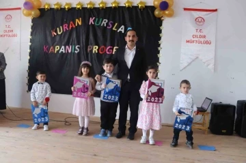 Çıldır Kuran Kursu öğrencilerinin karne sevinci
