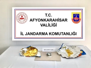 Cips poşetinden uyuşturucu çıktı