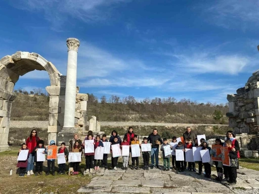 Çocuklar, Stratonikeia’da sanatla buluştu
