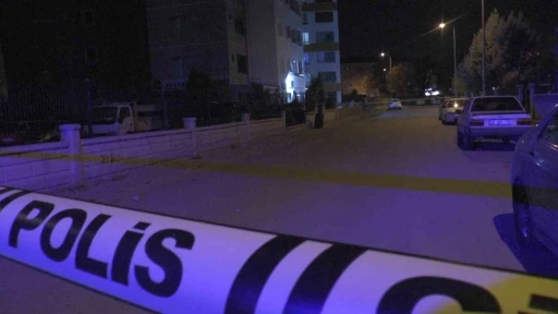 Kapıya bırakılan valiz, polis ekiplerini harekete geçirdi