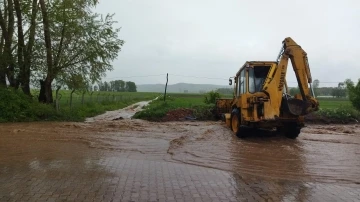 Çorum’da kuvvetli sağanak hayatı felç etti
