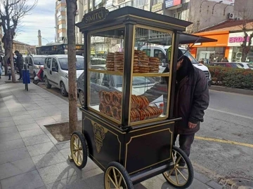 Nostaljik görünümlü simit arabaları hizmete girdi