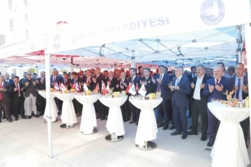 Çorum protokolü ve vatandaşlar bayramlaştı
