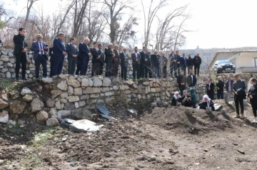 Çukurca’da deprem şehitleri anıldı
