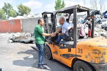 Çukurova Belediye Başkanı Çetin, iş yerleri yanan esnafın yanında
