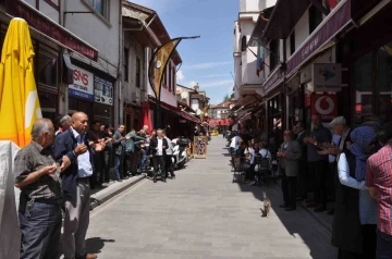 Cuma  günleri yapılan esnaf duasına 2’nci sınıf öğrencileri de katıldı
