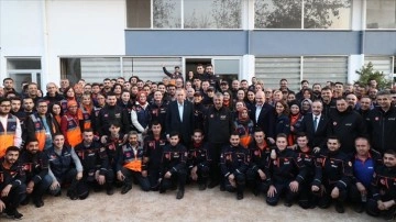 Cumhurbaşkanı Erdoğan, Antalya'daki sel afetinde görev yapan AFAD personeliyle bir araya geldi