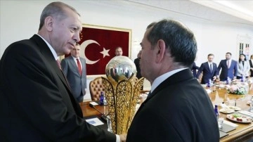 Cumhurbaşkanı Erdoğan, Galatasaray futbol takımını kabul etti