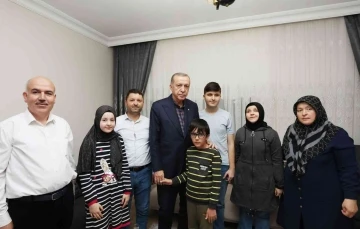 Erdoğan, Görme engelli hafız Ravzanur'a konuk oldu