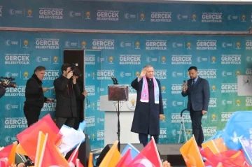 Cumhurbaşkanı Erdoğan: &quot;Özgür efendi bıraksın bu darbe şakşakçılığını&quot;
