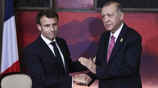 Cumhurbaşkanı Erdoğan ve Macron Suriyelilerin geri dönüşünü konuştu