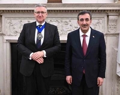 Cumhurbaşkanı Yardımcısı Yılmaz, Londra Finans Merkezi Belediye Başkanı King ile bir araya geldi
