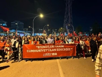 Cumhuriyet’in 100’üncü yılını Fener Alayı ile kutladılar