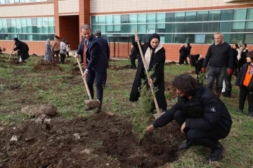 Cumhuriyetin 100’üncü yılında 100 fidan toprakla buluşturuldu
