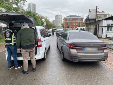 D100 Karayolunda makas atarak trafik akışını tehlikeye düşüren şahıslar yakalandı
