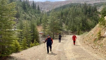 Dağda kaybolan emekli öğretim üyesini arama çalışmaları 10’uncu gününde devam ediyor
