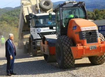 Dalaman Alemdar Caddesine sıcak asfalt
