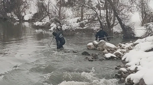 Dalgıçlar Karasu’da kayıp öğretmeni arıyor
