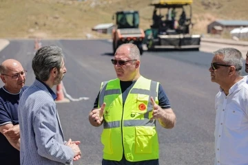 Danişment Gazi TOKİ yolu yenileniyor
