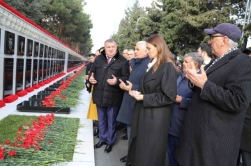 DATÜB heyeti Bakü şehitlerini andı
