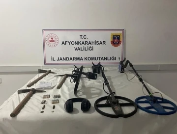 Dedektör ile define arayan 3 kişi jandarma tarafından yakalandı
