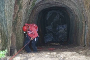 Definecilerden akıl almaz kazı: Mağaradaki manzarayla karşılaşınca şoke oldular
