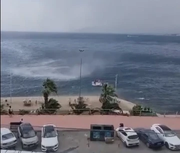 Denizden gelen hortum, tatilcilere zor anlar yaşattı
