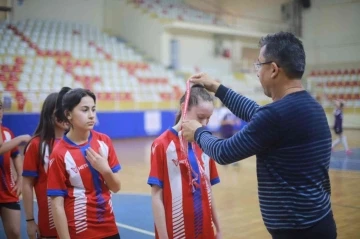 Denizli’de 114 sporcu kupayı kaldırmak için kıyasyısa mücadele etti
