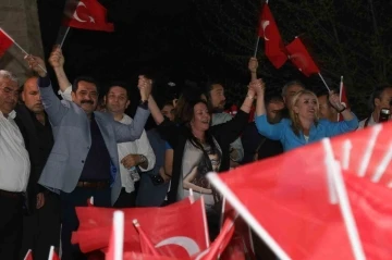 Denizli’de CHP’liler Çavuşoğlu, Doğan ve Ertemur’un seçim başarısını kutladı
