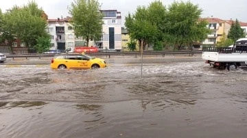 Denizli’de şiddetli yağış ve fırtına etkili oldu
