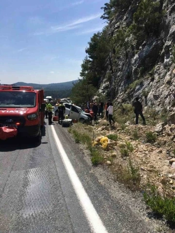 Denizli yolunda kaza: 1’i ağır 2 yaralı
