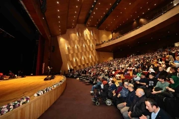 Denizlililer, Yıldızdoğan şarkıları ile unutulmaz bir gece yaşadı
