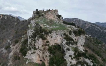 Deprem Amanos’un zirvesindeki Şalen Kalesi’nin surlarını da yıktı
