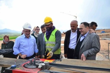 Deprem bölgesi Afşin’de TOKİ konutları hızla yükseliyor
