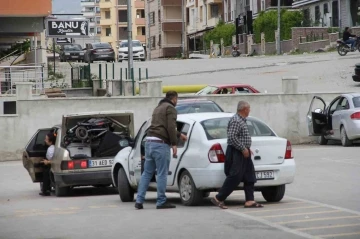 Deprem bölgesi Hatay’da bayram yoğunluğu, yakınlarına destek için geldiler
