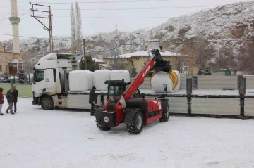 Deprem bölgesindeki besiciler unutulmadı