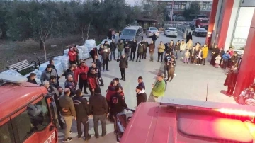 Deprem bölgesinden dönen itfaiyeci eşini adak keserek karşıladı
