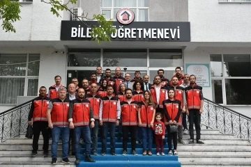 Deprem bölgesine giden personele plaketleri takdim edildi
