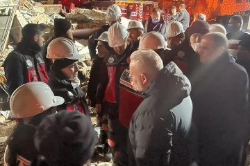 Deprem bölgesine İzmir’den ilk onlar gitti: &quot;Neyle karşılaşacağımızı bilmeden yola çıktık&quot;
