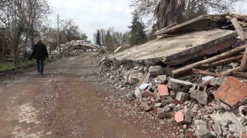 Deprem mahalleyi yıktı geçti, 20 evden sadece 4’ü ayakta kaldı: 18 kişi can verdi
