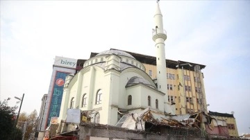 Depremde ağır hasar alan Tekke Camisi aynı yerine yapılacak