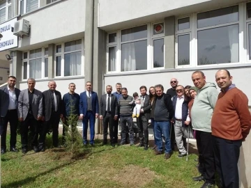 Depremde hayatını kaybeden öğrencilerin anısına fidan dikimi yapıldı
