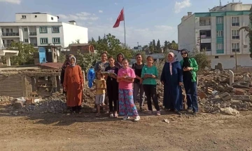 Depremde okulu yıkılan mahalleli yenisinin yapılmasını istiyor
