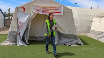 Depremde yakınlarını kaybeden psikolog Adıyaman'da afetzedelere gönüllü destek oluyor