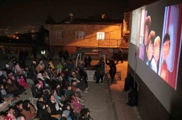 Depremin çocuklarına okul bahçesinde etkinlik
