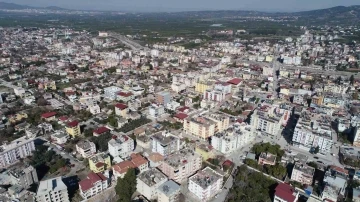 Depremin ortasındaki bu ilçedeki tek bina bile yıkılmadı
